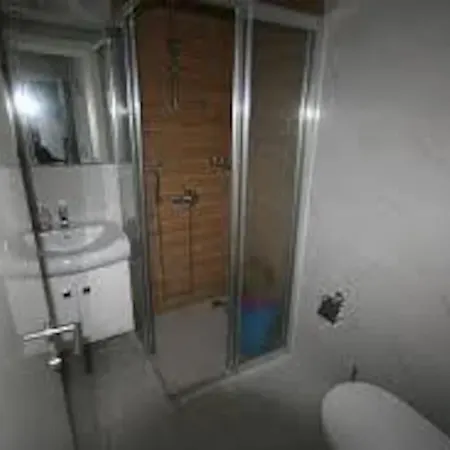 Centrally Located 1 Bedroom Flat In Appartement *